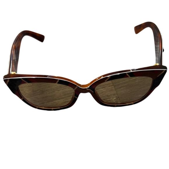 Gucci GG0059S 003 Cat Eye Sunglasses Tortoise Stripe Studded Arms - Picture 8 of 10